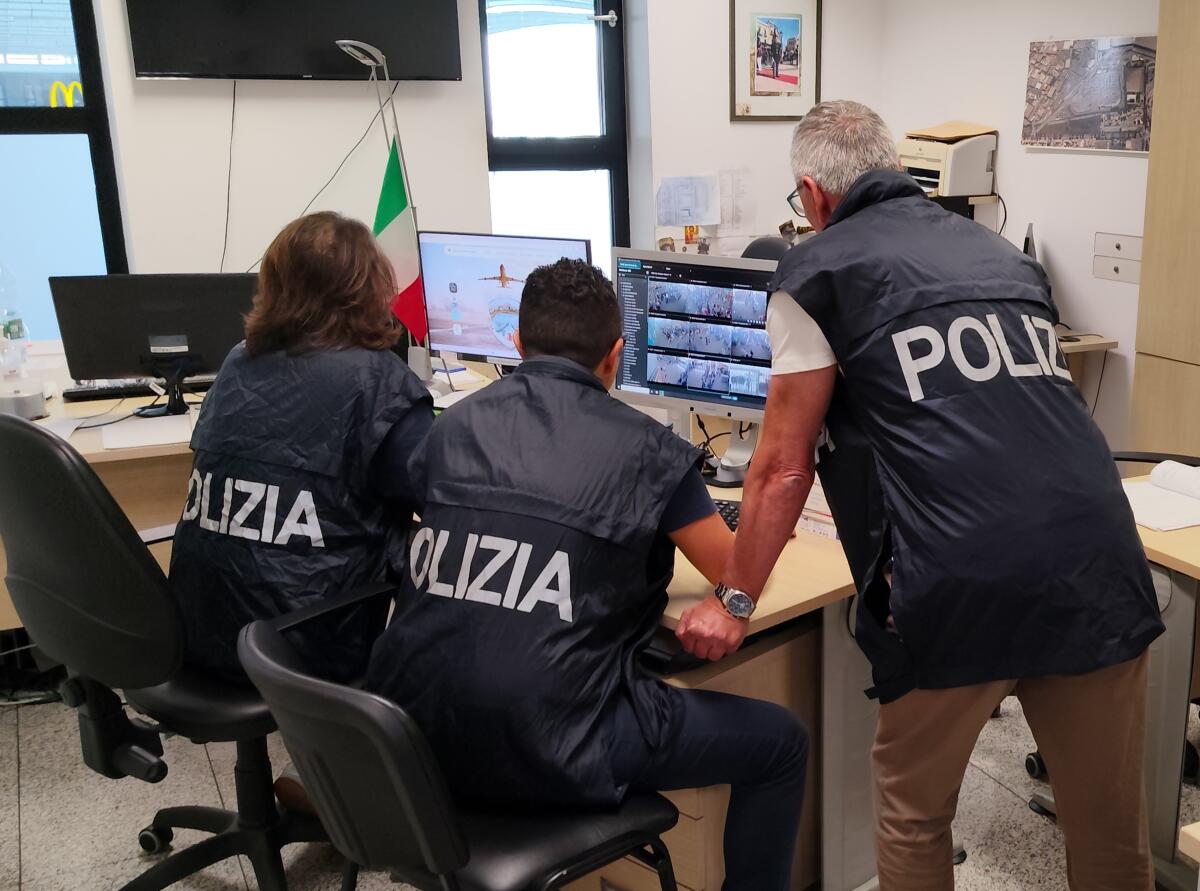 Catania: passeggero denunciato per furto, recuperati occhiali e profumo prima del decollo - 