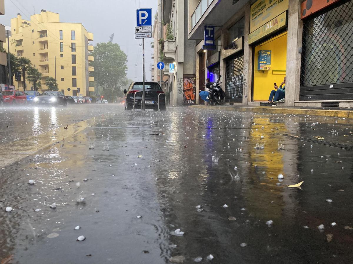 Tregua dal caldo record, inizia il maltempo estremo con temporali e grandine: come cambia il meteo - 