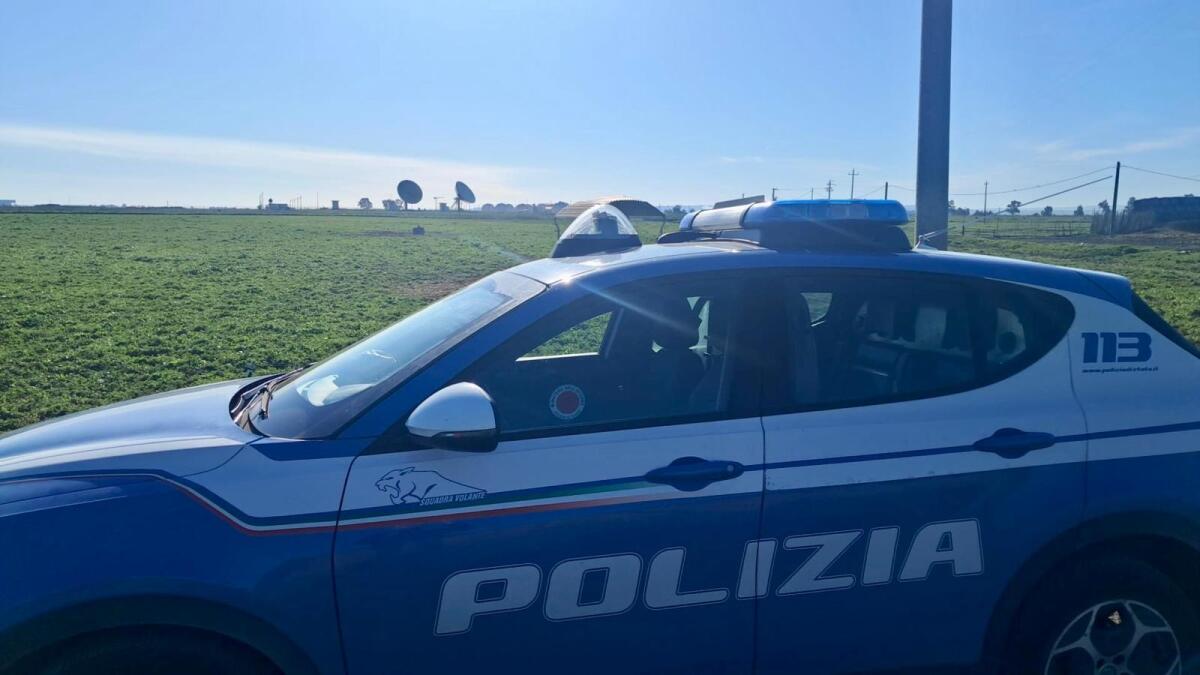 Polizia recupera oltre 1 kg di hashish abbandonato sulla SP 74 tra Floridia e Canicattini Bagni - 