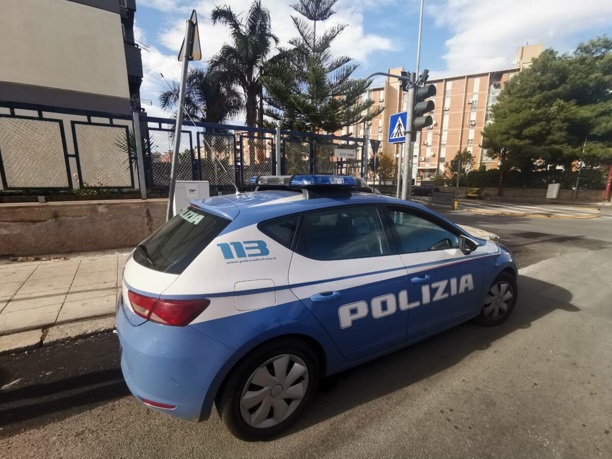 Palermo, blitz al Sperone: sequestrate armi e oltre 2,4 kg di hashish e centinaia di dosi di cocaina/crack - 