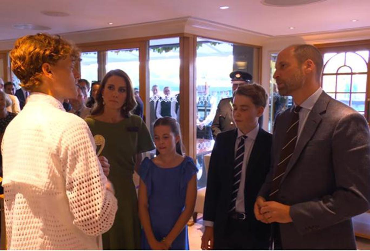 Sinner, il Re di Wimbledon incontra la Royal Family: "Giocate a tennis?" - Video - 