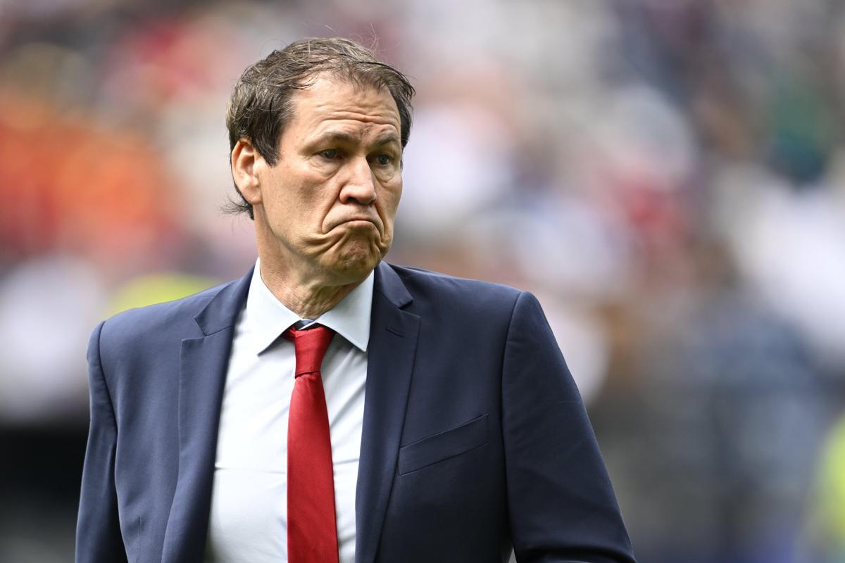 Belgio-Senegal, succede di tutto: ct annaffiato, invasione e lite in campo - 