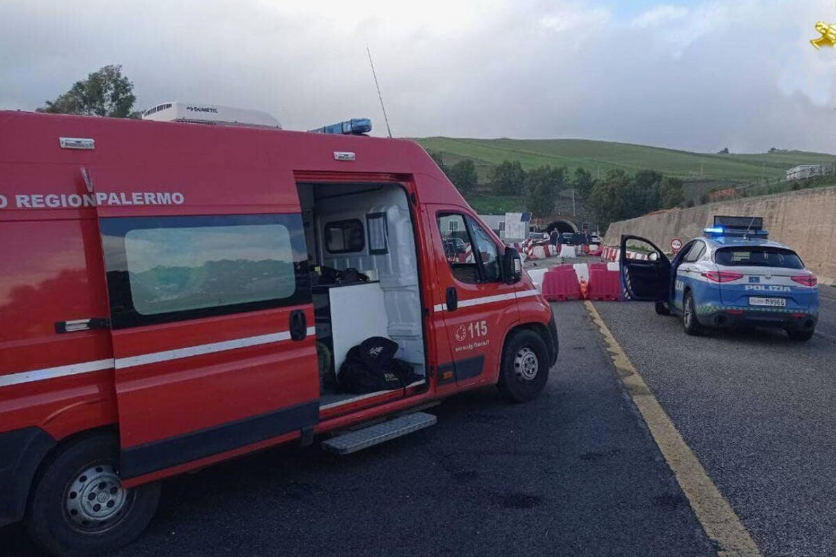 Auto a metano in fiamme nella galleria Tremonzelli: chiuso l'A19, un intossicato soccorso - 