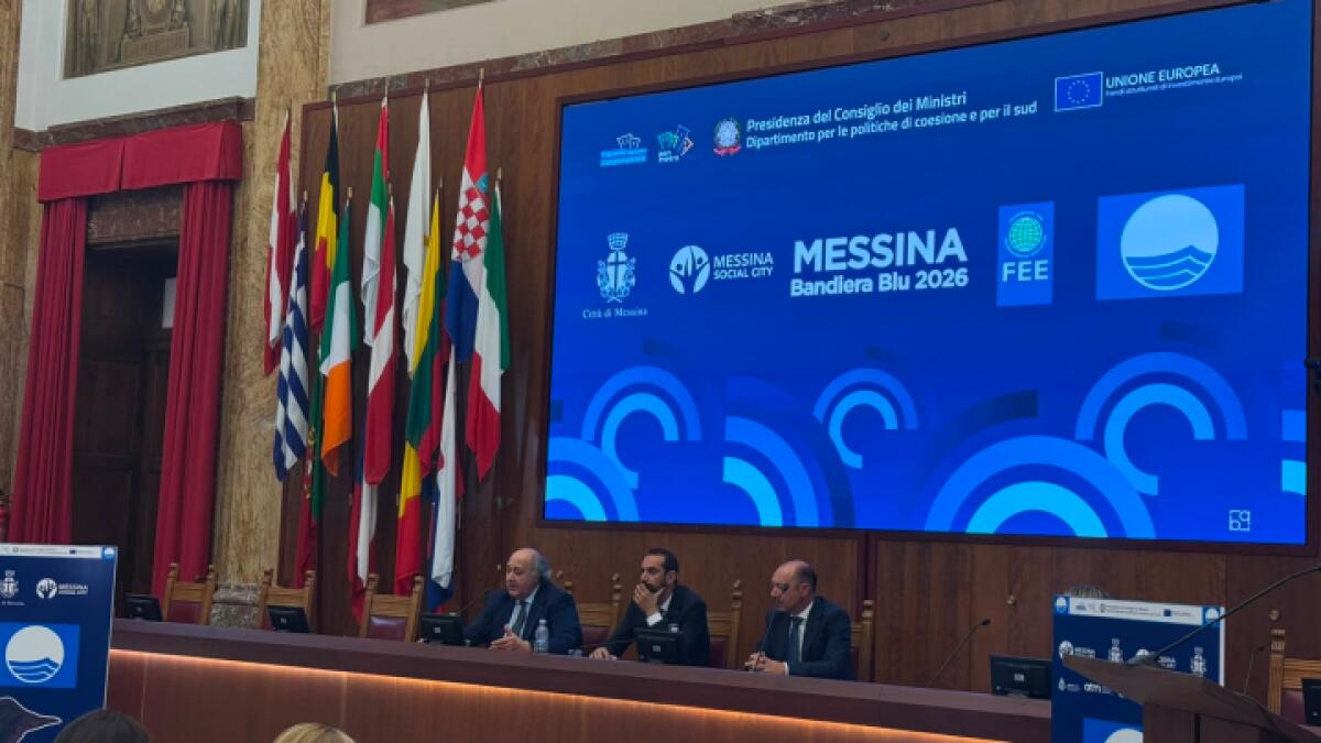 Messina conferma la Bandiera Blu 2026: festa in Comune per il riconoscimento ambientale - 