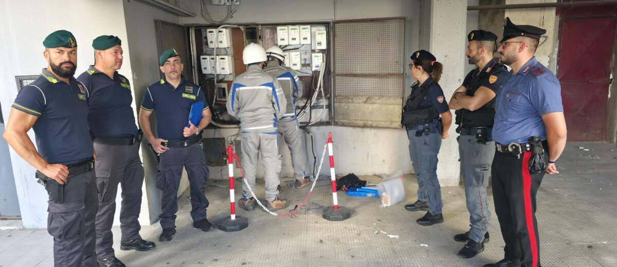 Controlli interforze a Librino: 35 allacci abusivi scoperti, denunciati per furto di energia - 