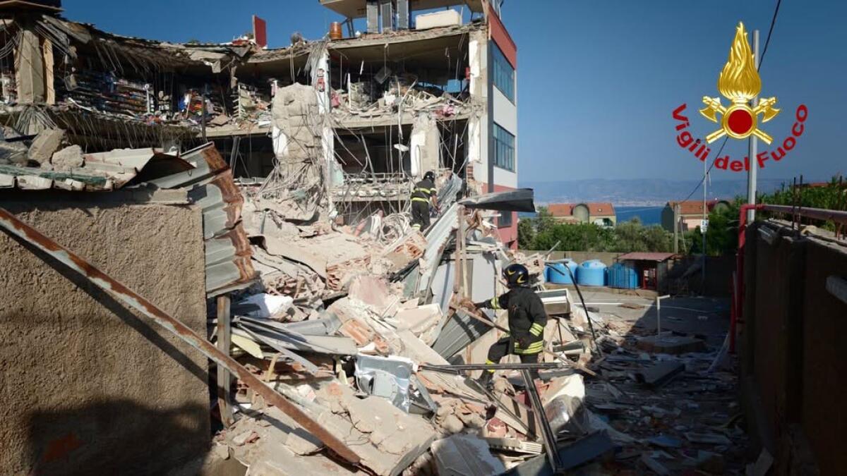 Crolla un edificio a Messina: ricerche per dispersi dopo un'esplosione a Pistunina - 