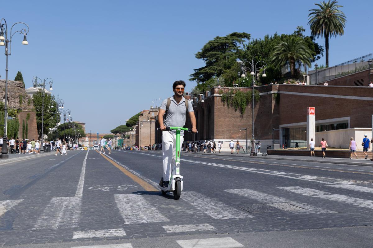 Monopattini, oggi scatta l'assicurazione: ma solo uno su dieci ha la targa - 