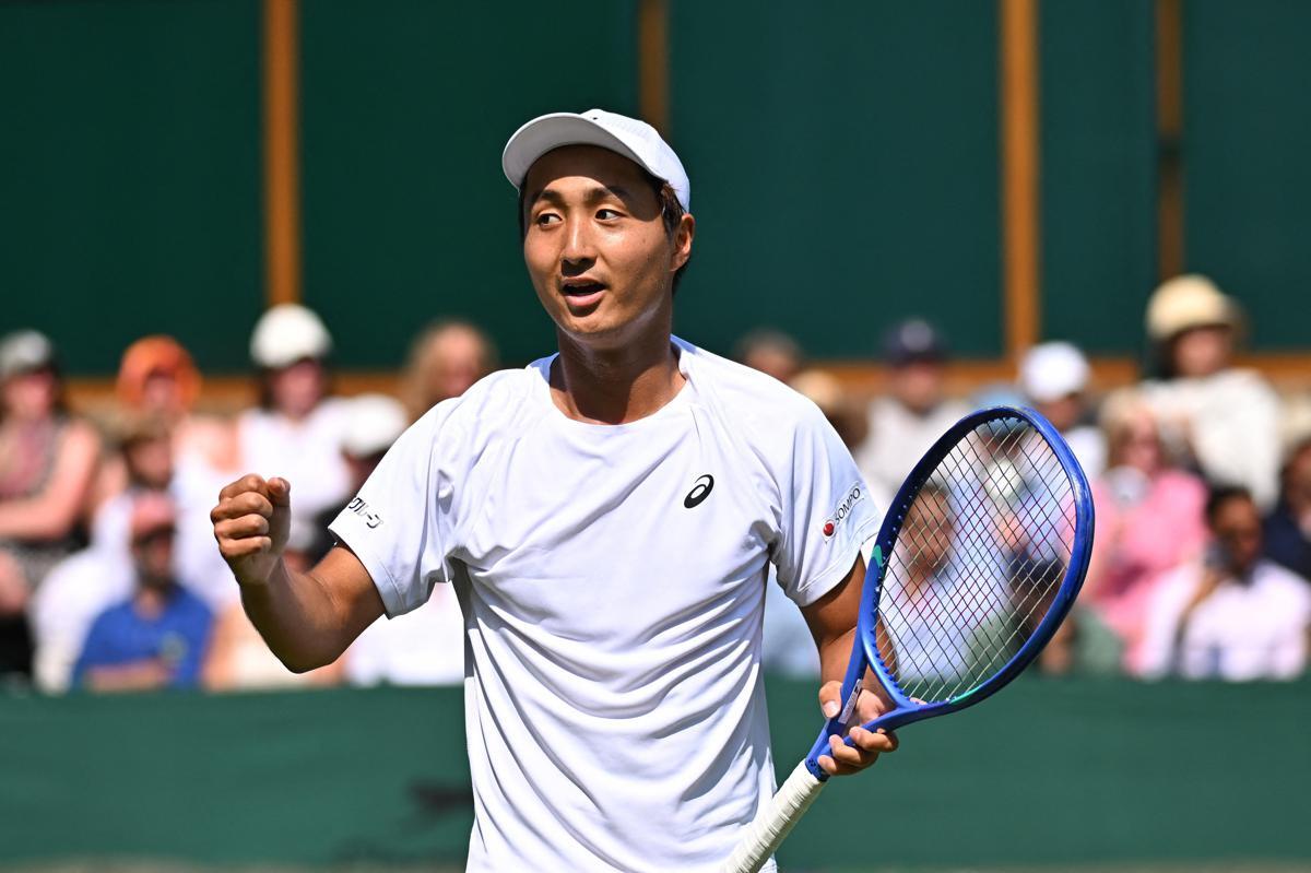 Chi è Shintaro Mochizuki, l'avversario di Sinner a Wimbledon (che ha già battuto Alcaraz) - 