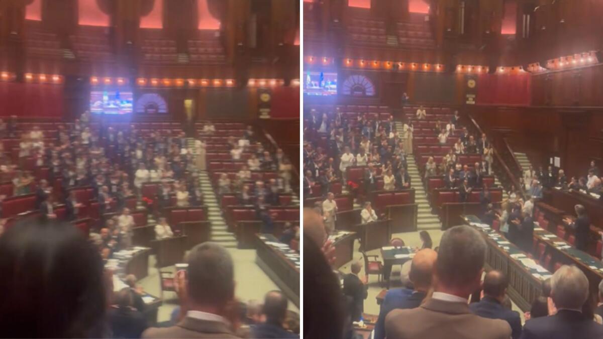 Applauso bipartisan alla Camera per il ritorno della ministra Roccella, ricerche senza esito del marito disperso - 