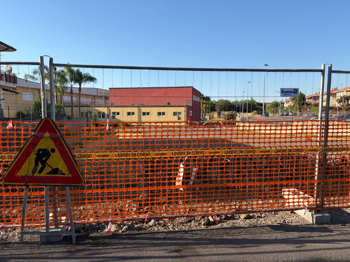Lavori per il rifacimento del muro scuola Madre Teresa di Calcutta Tremestieri Etneo