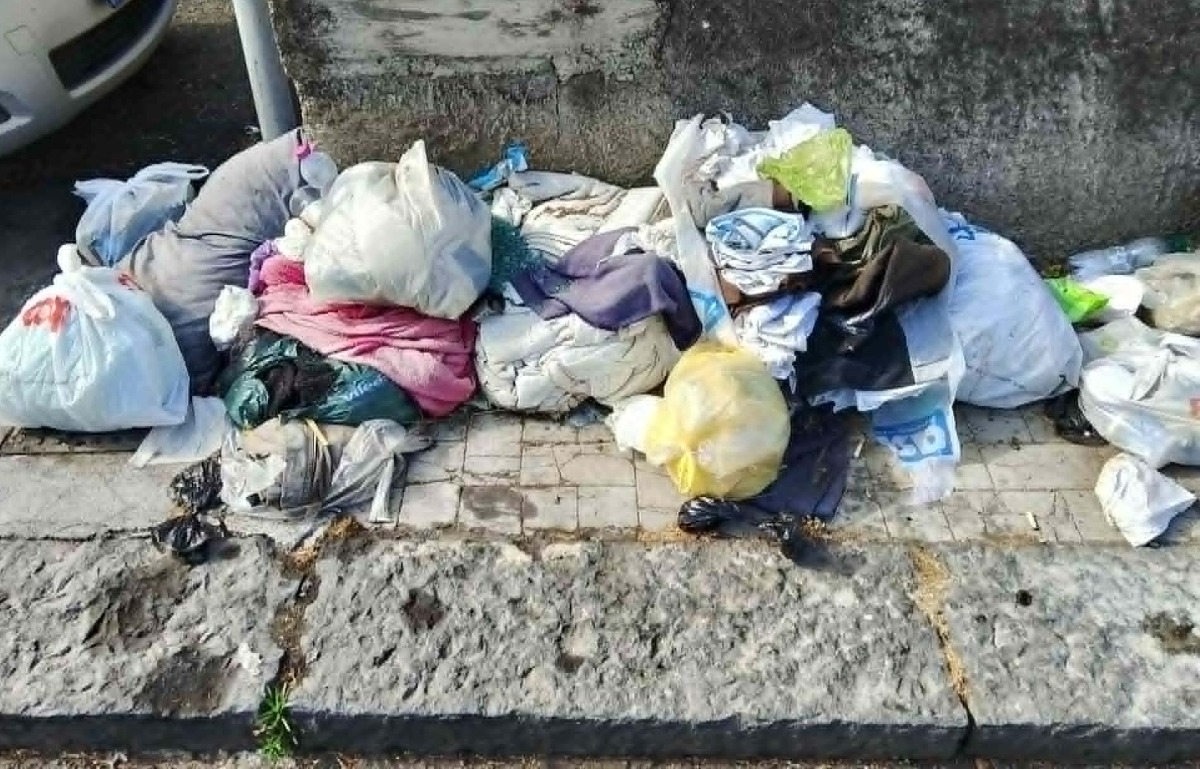 Spazzatura a Tremestieri Etneo
