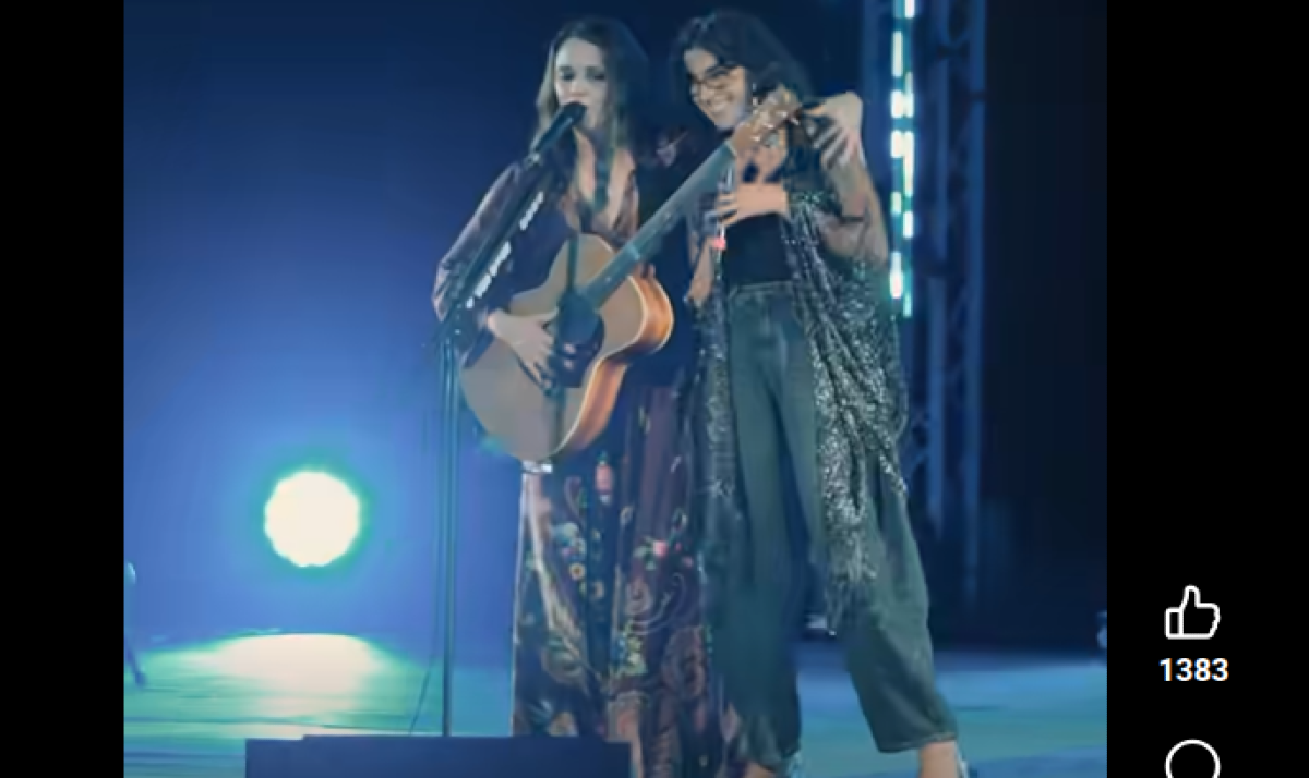 Anna Castiglia emozionata sul palco con Carmen Consoli: il video del duetto e la data finale a Verona - 