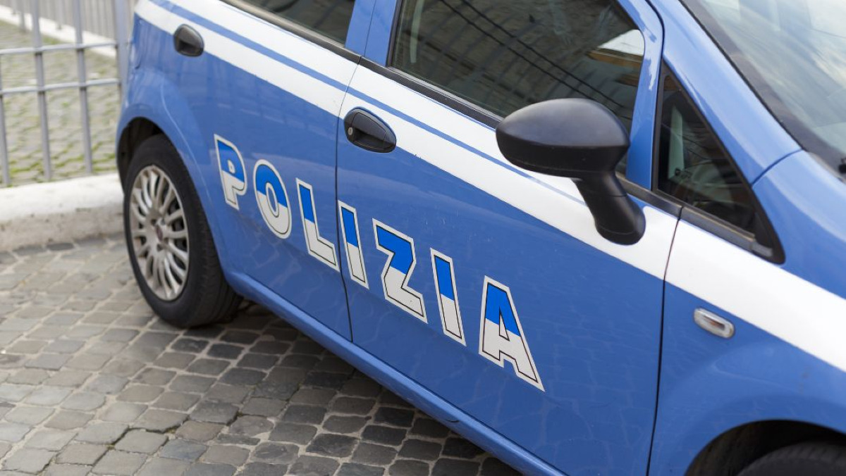 19enne arrestato dopo il furto in negozio: aveva avvolto l'antitaccheggio con carta stagnola - 