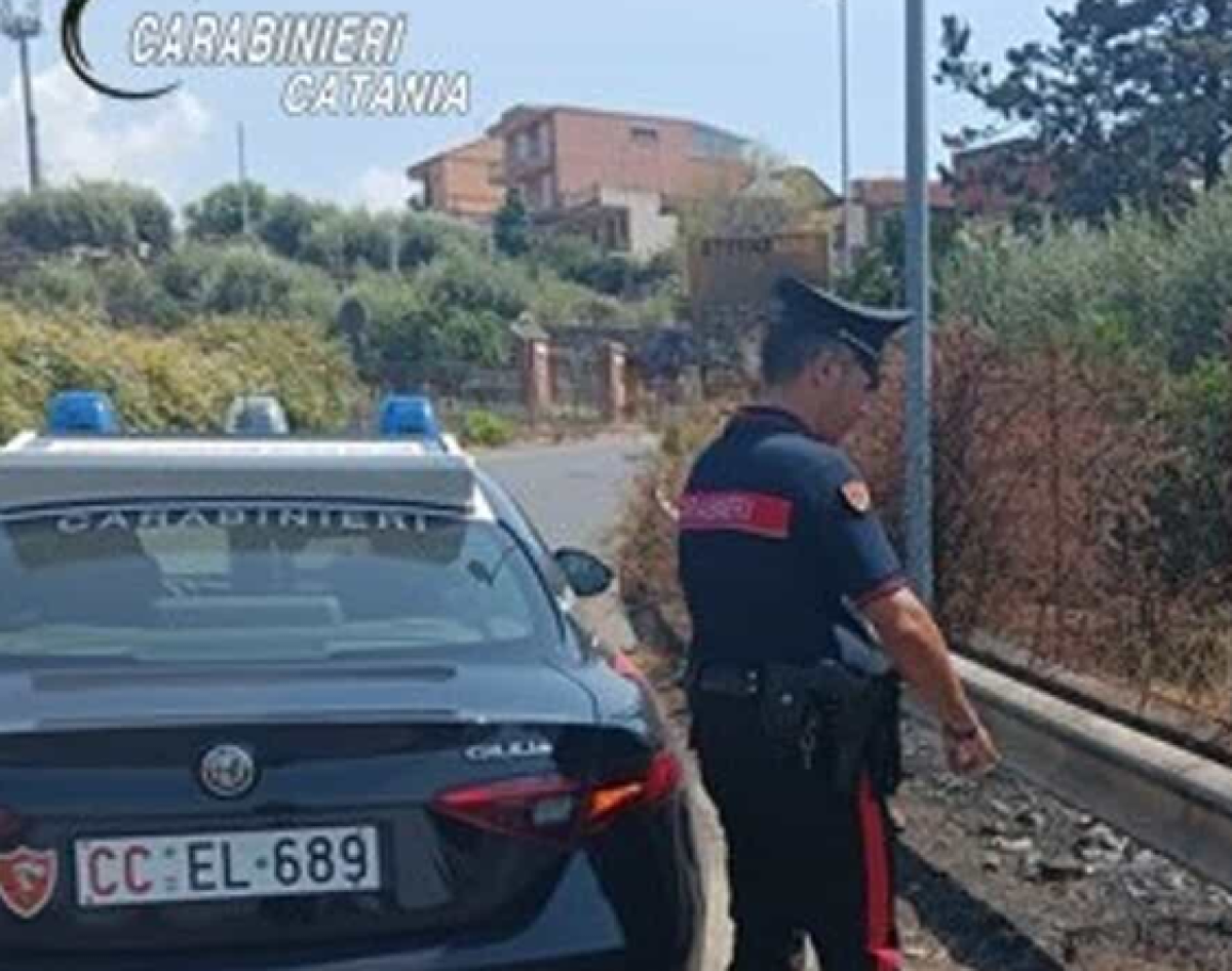 Incendio doloso a Paternò: arrestato un 40enne sorpreso mentre dava fuoco alle sterpaglie - 
