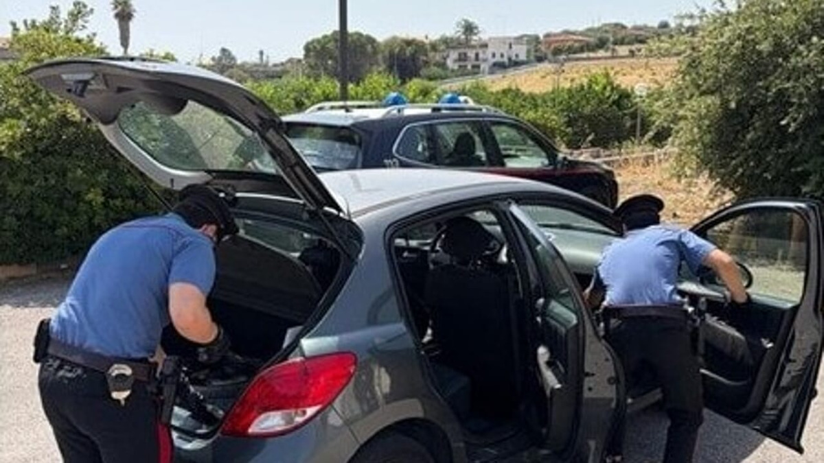 Denunciato a Scordia: guidava un'auto con telaio cancellato e aveva attrezzi da scasso - 