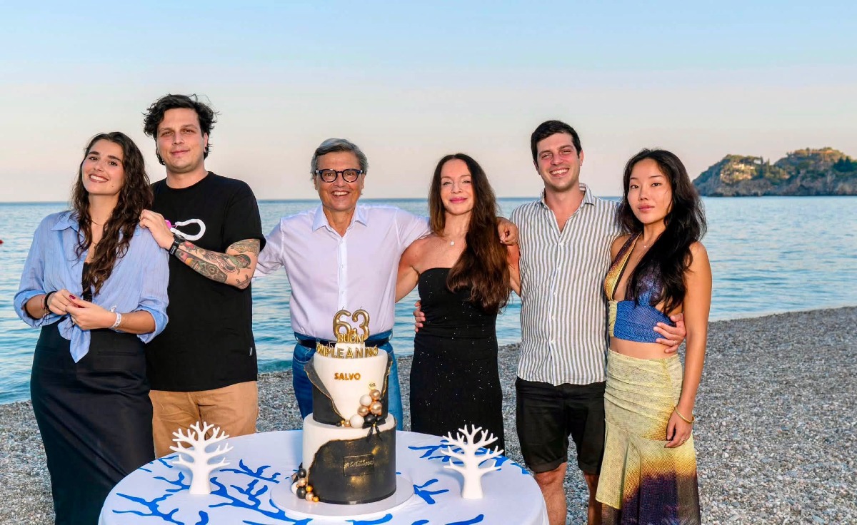 Salvo La Rosa compie 63 anni: tra famiglia, ricordi e la torta al Caparena di Taormina - Credit Foto Salvo La Rosa official