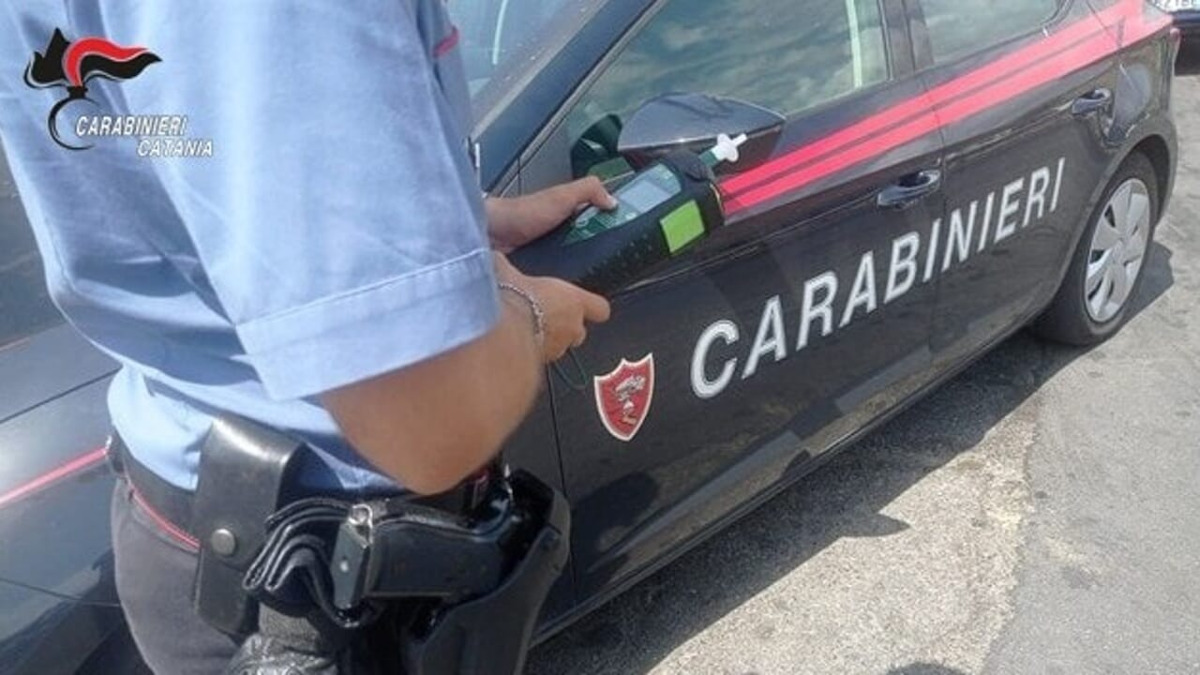 Denunciato a Randazzo 55enne: esce di strada e rifiuta test alcolemici e antidroga - 