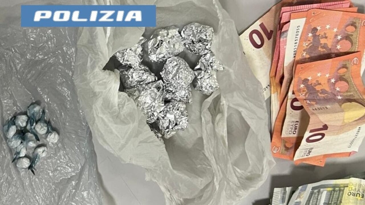Arrestato a Catania 27enne con quasi 50 g di droga: complice avvertito via radio, fermato in 'drive-in' - 