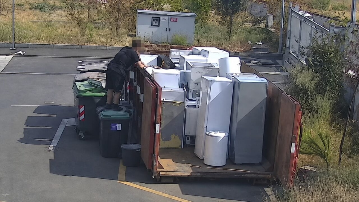 Librino: denunciato 37enne sorpreso a rubare componenti elettronici al centro di raccolta - 
