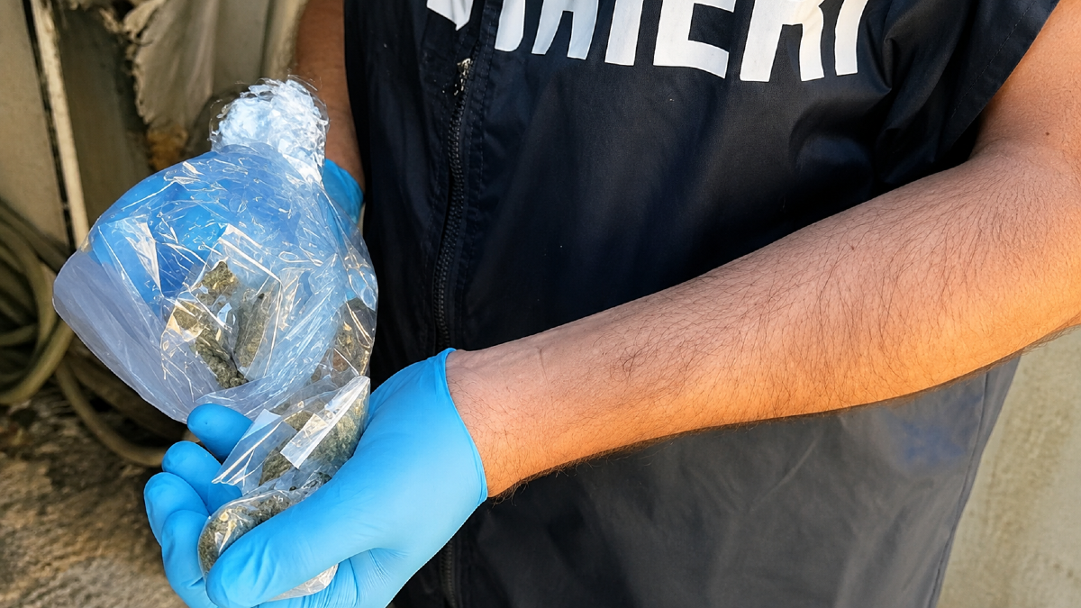 Misterbianco: arrestato 22enne con crack, cocaina e marijuana in camera da letto - 