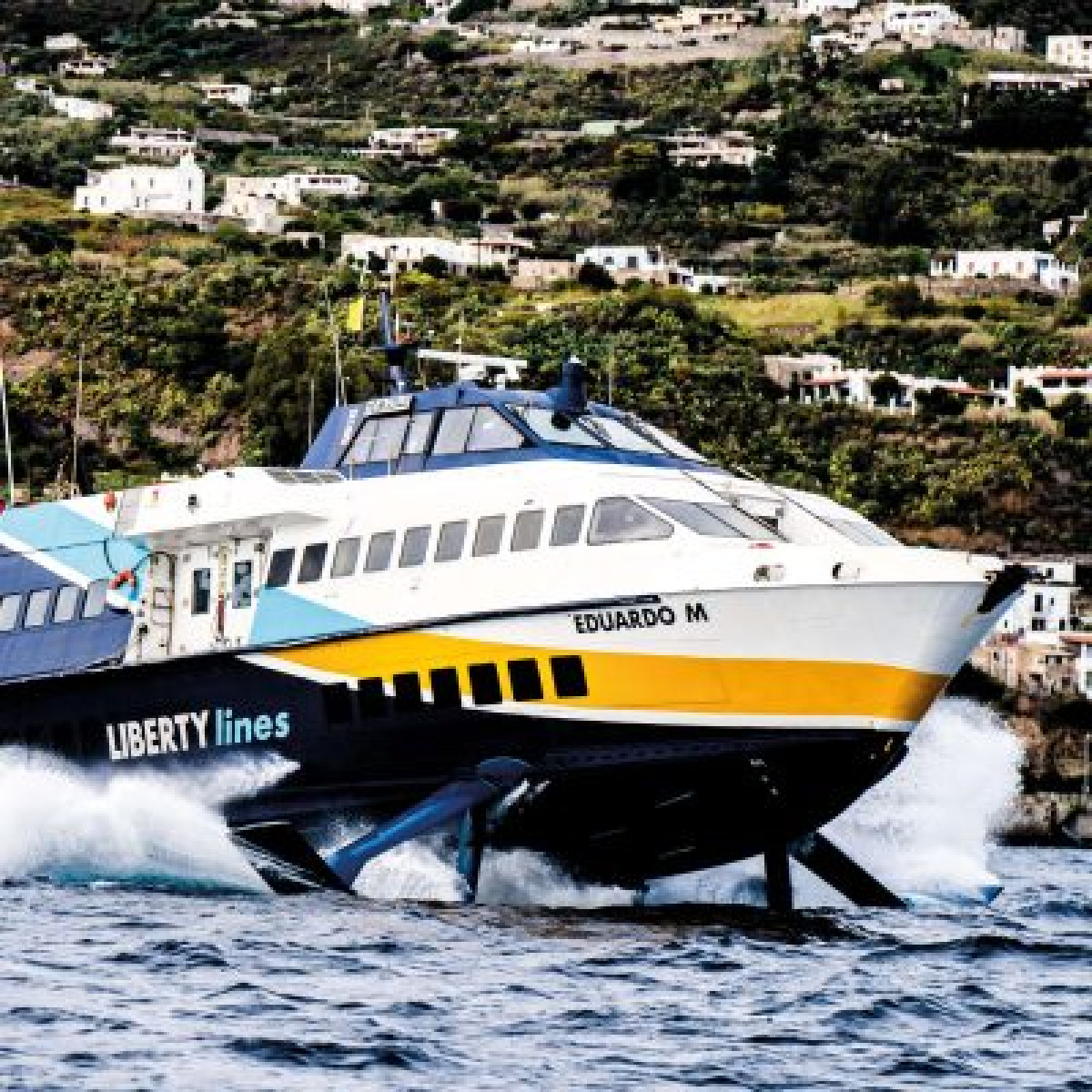 Aliscafo Liberty Lines fermo per guasto: circa 200 passeggeri bloccati a Lampedusa - 