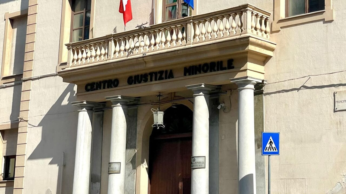 Incendio nel carcere Malaspina: nove intossicati, due ricoverati al Policlinico - 
