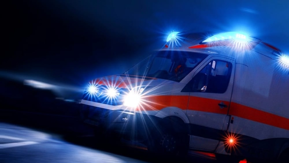 Santa Maria di Licodia: 20enne in gravi condizioni dopo essere precipitato da un'auto mentre filmava - 