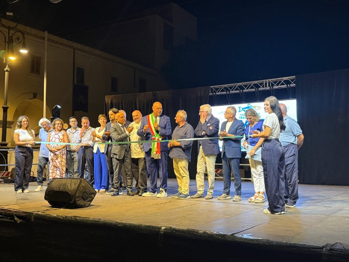 Valverde: la 34ª Sagra dell’Acciuga chiude tra sapori, spettacolo e impegno istituzionale - 