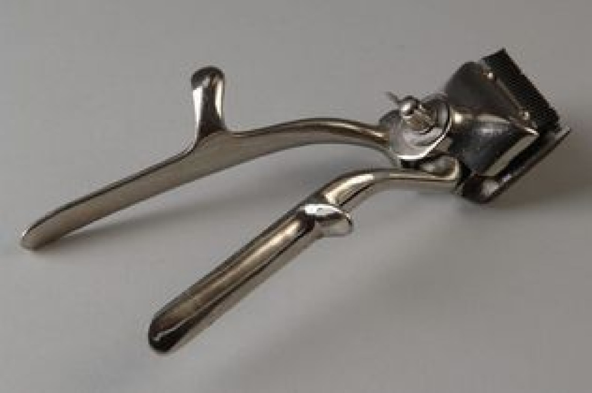 Quando i capelli si tagliavano con questa: chi ricorda la macchinetta?