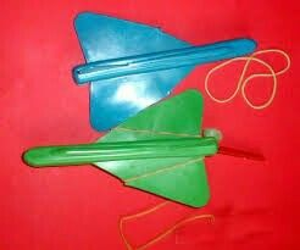 Quando bastava un elastico per far volare un aereo: ve li ricordate? - 