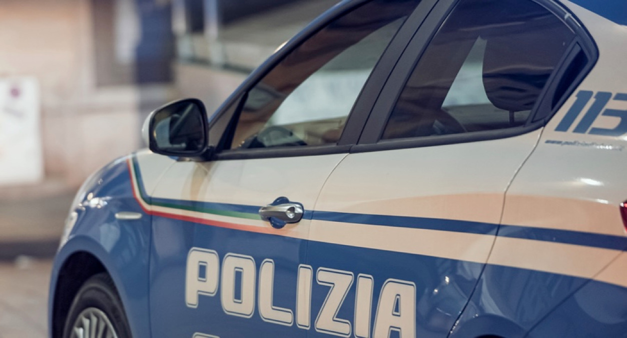 Sequestro al porto di Palermo: auto di lusso clonate dirette in Tunisia, due denunciati - 