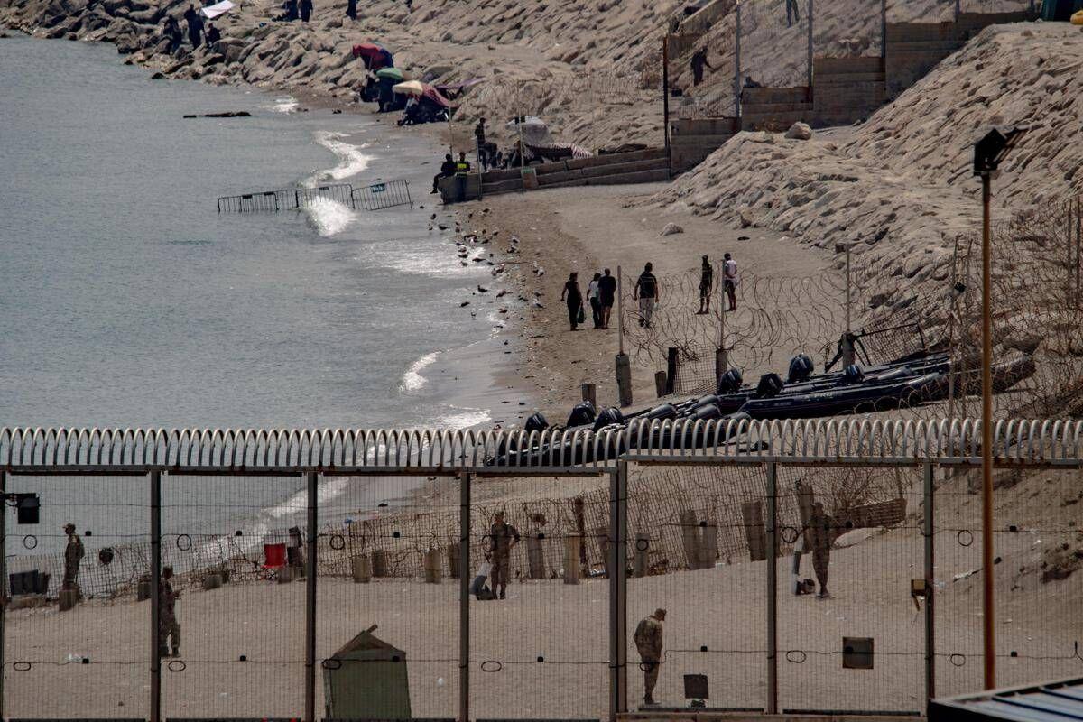Ceuta, allerta per un nuovo assalto: il Marocco blocca centinaia di migranti - 