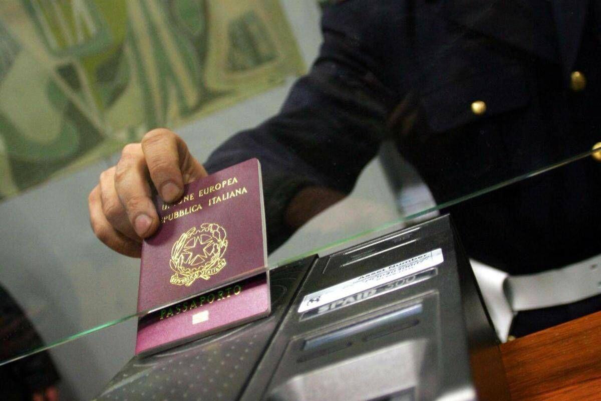 Migranti, Spagna ripristina controlli alle frontiere per viaggiatori dall’Italia - 
