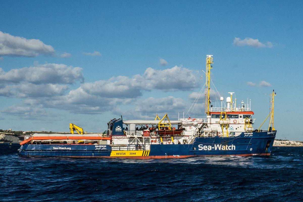 Italia ferma e multa Sea Watch, ong attacca il governo: "Noi non collaboriamo con i criminali, voi?" - 