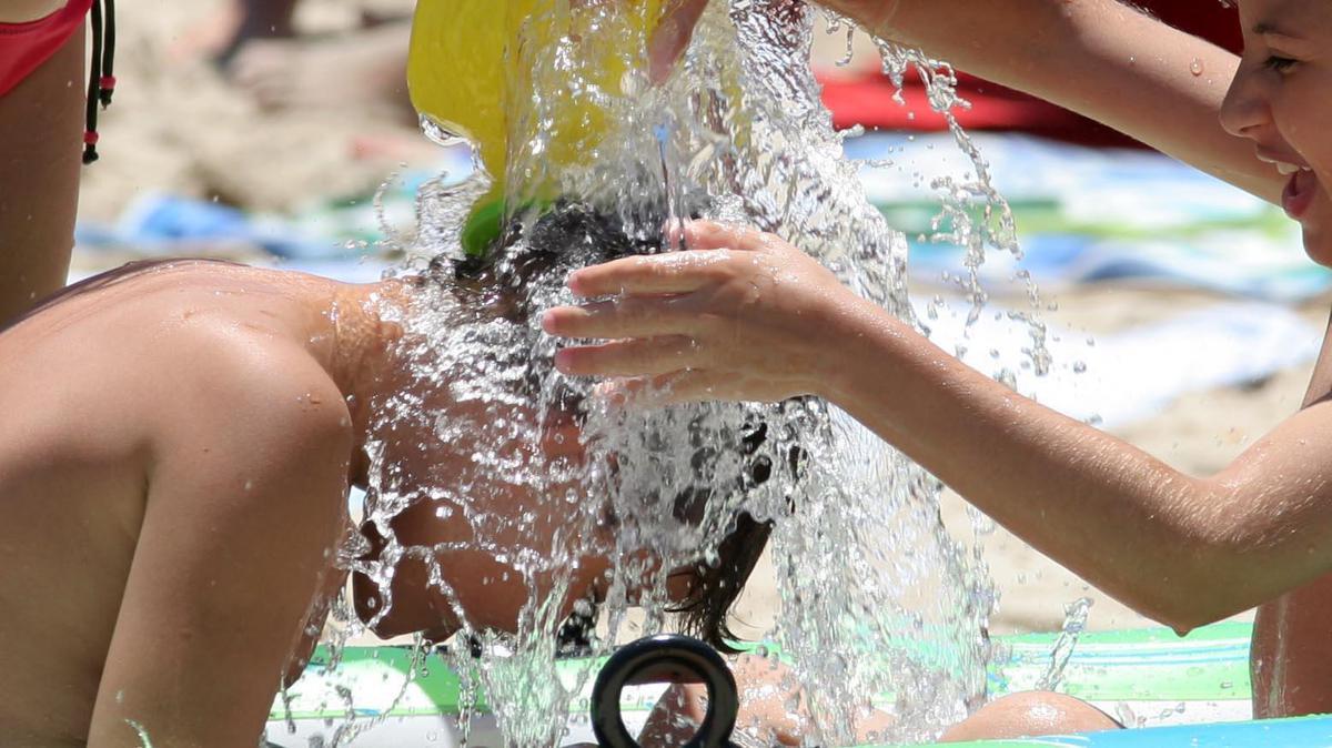 Meteo, caldo rallenta ma rimane intenso al Sud nel weekend: bollino rosso solo a Bari e Palermo - 