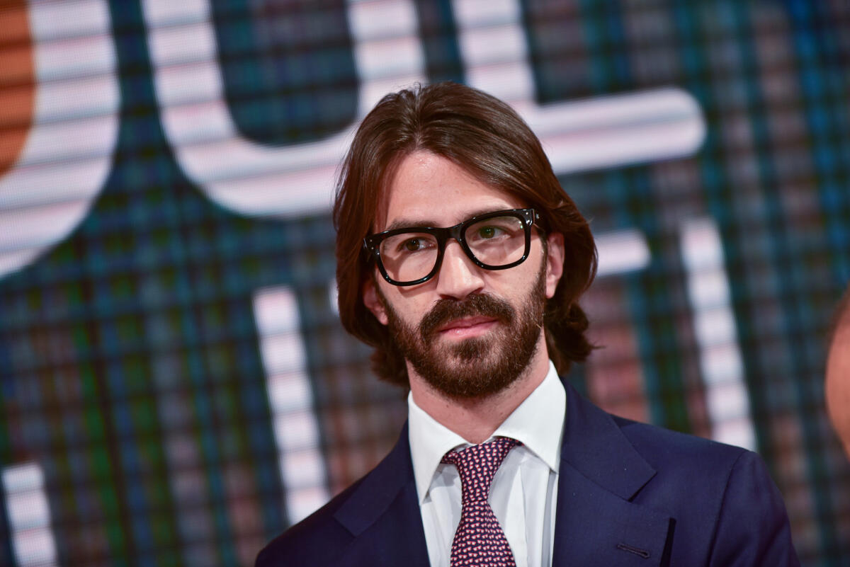 Leonardo Maria Del Vecchio si dimette da EssilorLuxottica: lascia incarichi operativi e critica la gestione - 