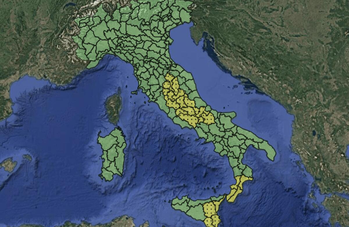 Maltempo, allerta meteo gialla per temporali martedì 11 agosto: la mappa delle 5 regioni a rischio - 