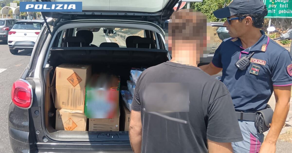 Catania: fermato in autostrada con 191 kg di fuochi d'artificio, denunciato corriere - 