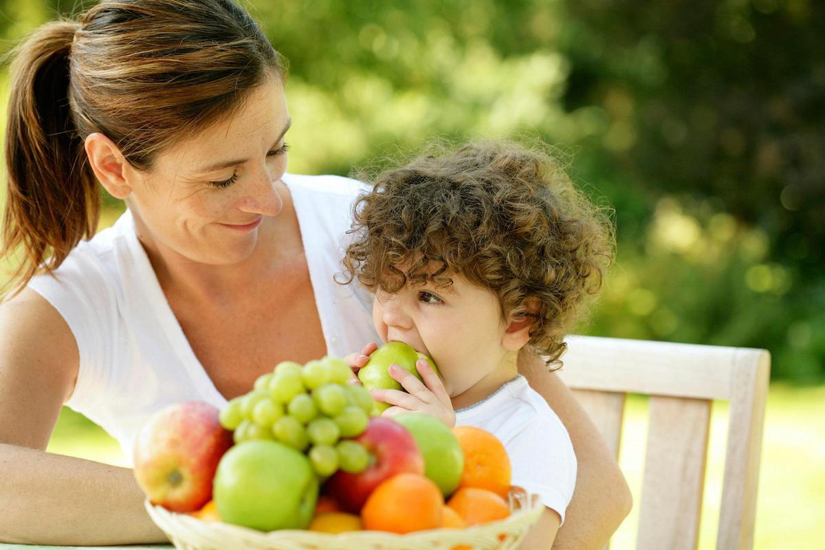 Caldo e bambini, il menù anti-afa dei pediatri: "Più acqua, frutta e pasti leggeri" - 