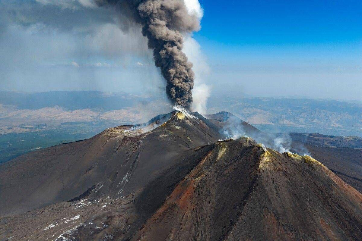 Eruzione Etna, voli in arrivo sospesi fino alle 12 all'aeroporto di Catania - 