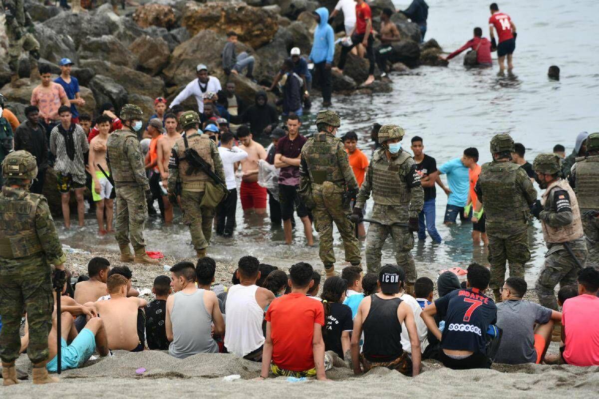 Ceuta, allarme del sindaco Vivas: "Un'invasione, e non è finita". Ue in allerta per il 15 agosto - 