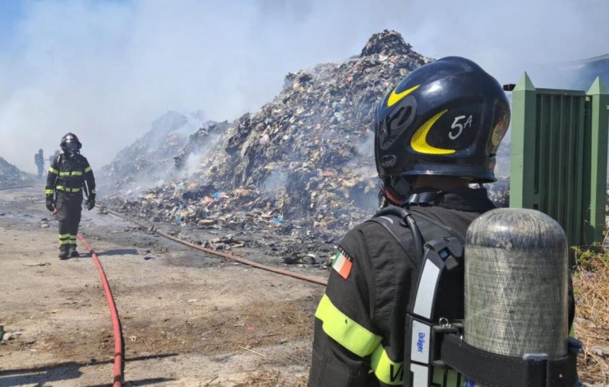 Sicilia, giunta regionale dichiara stato di emergenza per gli incendi: primo pacchetto da 25 milioni - 