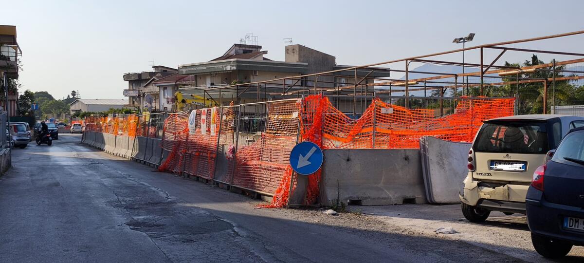 Cantiere Canale Mortillaro fermo a Cruillas: residenti denunciano odori, ratti e rischio perdita del finanziamento - 