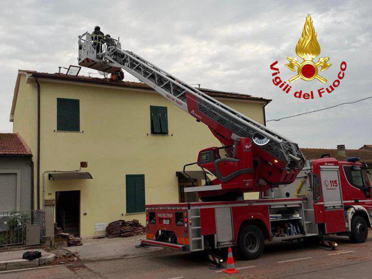 Maltempo, mezza Italia alle prese con pioggia e allerta meteo: frane, allagamenti e disagi. Evacuazioni in Lombardia - 