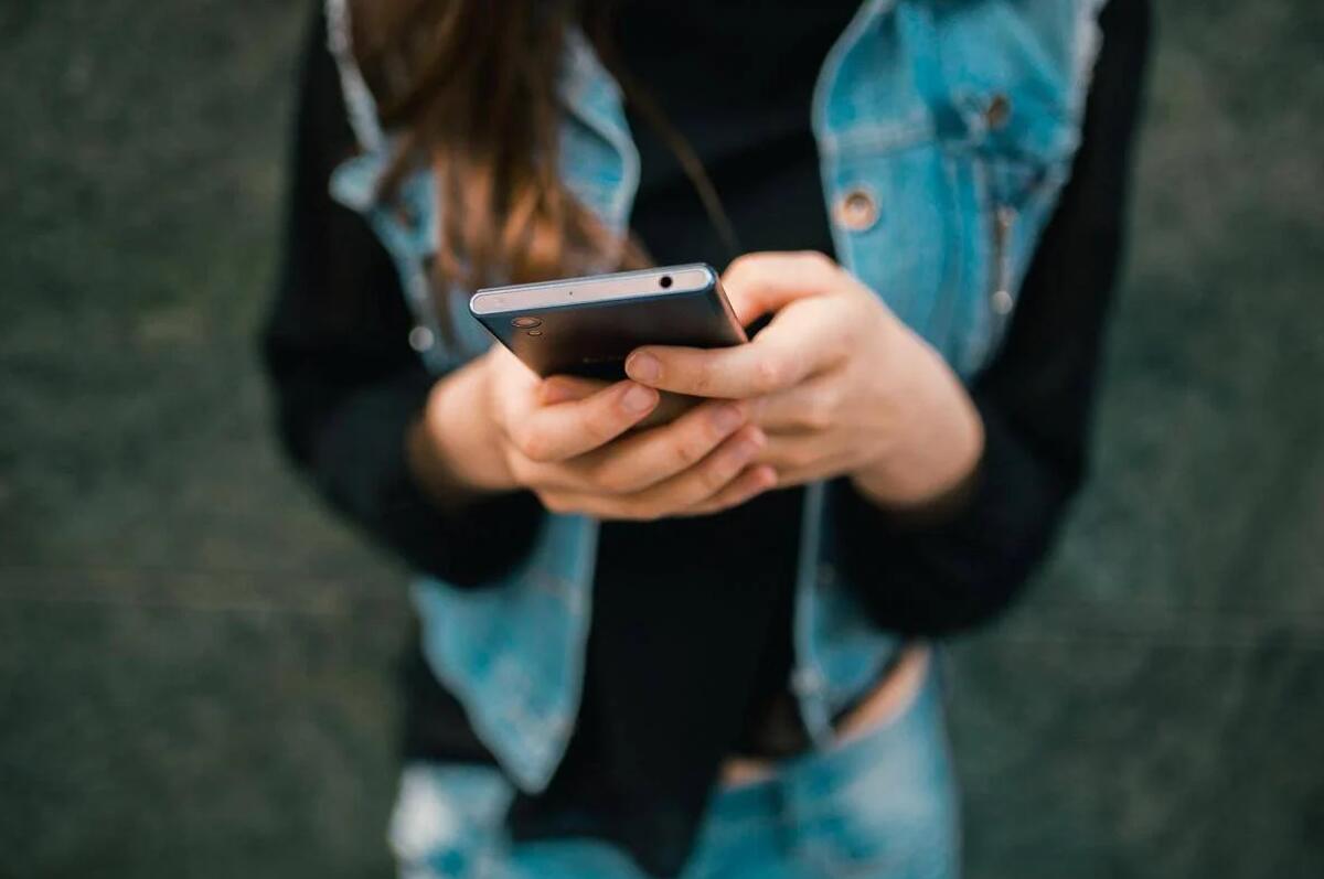 Lo smartphone fa bene, così aiuta il cervello: le 7 azioni quotidiane 'consigliate' - 