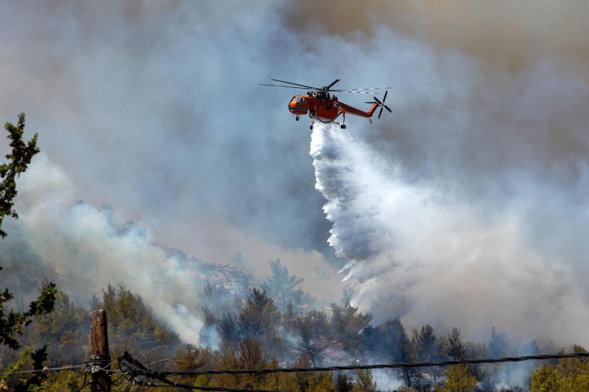 Grecia, due elicotteri si scontrano in volo: erano impegnati nella lotta agli incendi - 