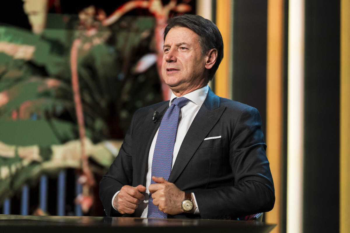 Conte in Commissione Covid: «Questo è il mio plotone di esecuzione». Deposita un documento su mascherine irregolari - 