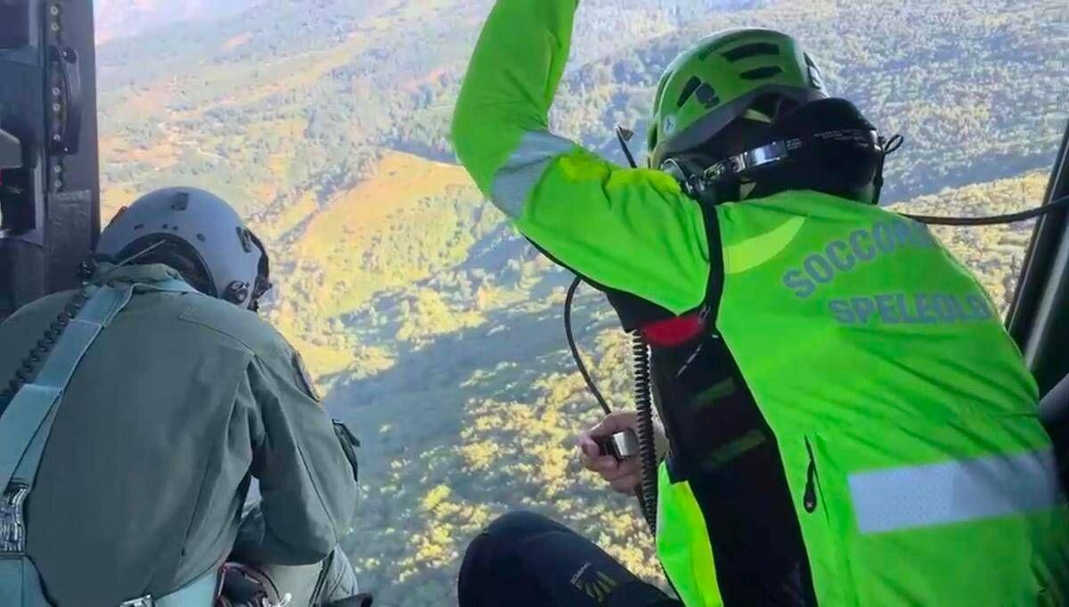 Cosenza, individuato relitto dell'ultraleggero precipitato con Carlo Arnulfo e Angela Buccico a bordo - 