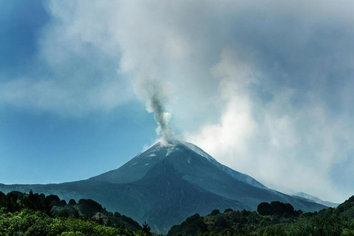 Fontane di lava sull'Etna: arrivi sospesi a Catania, voli dirottati su Palermo - 