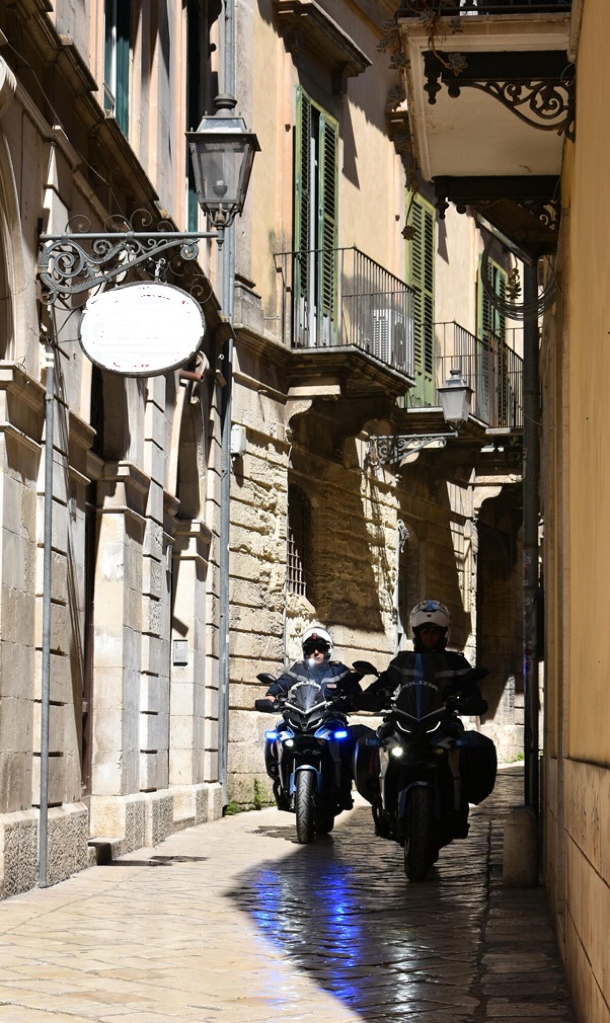 Modica: denunciato un 26enne sorpreso in un bar nonostante il divieto d'accesso alla movida - 